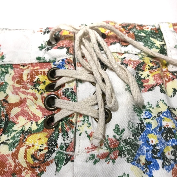 Billabong Floral Short Shorts - Picture 4 of 8